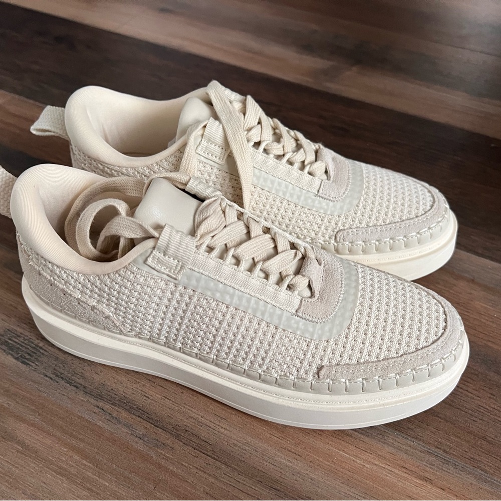 Steve Madden Sneakers. Beige